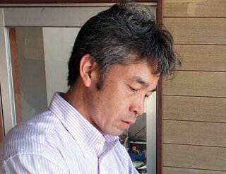 お客様係　尾崎（おさき）