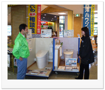 ナイロン100％のスタッフジャンパー表